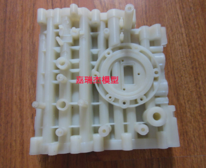 手板制作選擇機器加工還是人工加工？